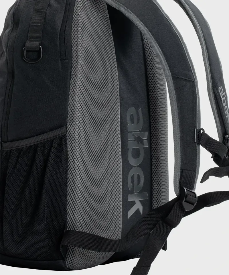 Albek Whitebridge Backpack in Covert Black-4