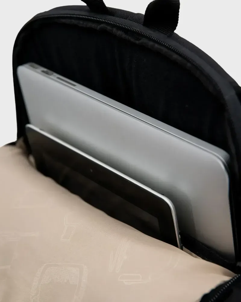 Albek Whitebridge Backpack in Covert Black-9